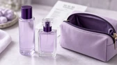 Body splash e perfume sobre bancada para comparar promoção