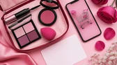 Kit de maquiagem iniciante organizado com celular de compras